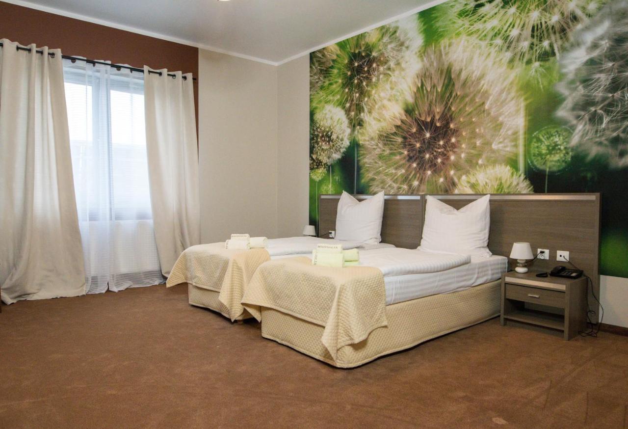 Magnolia Hotel&Restauracja يافور المظهر الخارجي الصورة